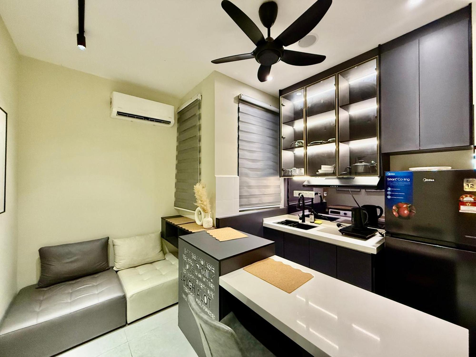 Neu Service By Moonlight Apartment *