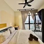 Neu Suites Service Apartment By Moonlight