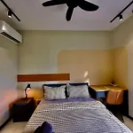 Neu Suites Service Apartment By Moonlight
